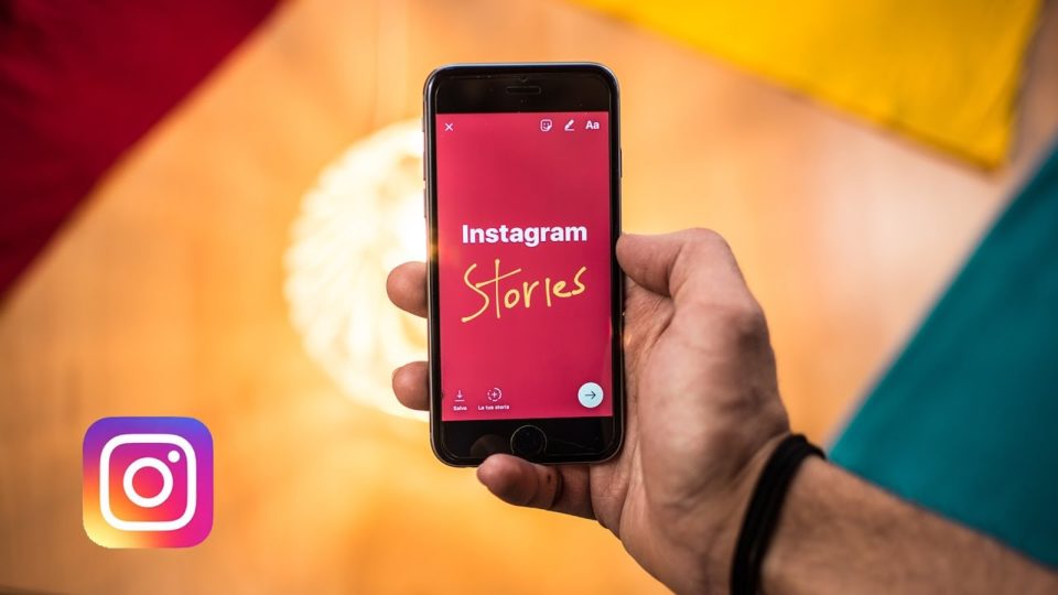Nelle Instagram Stories si possono condividere i post sotto forma di adesivi