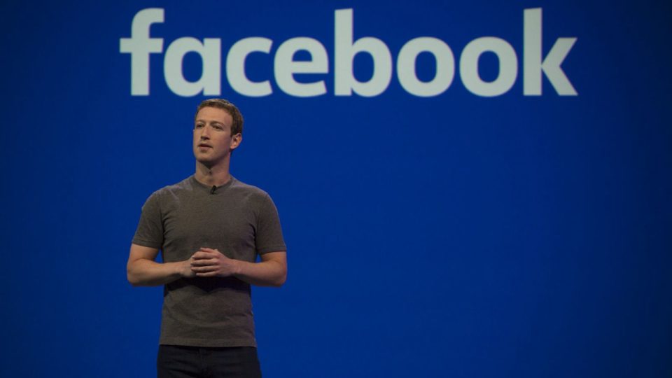 «Via Zuckerberg da Facebook», tuonano i fondi americani