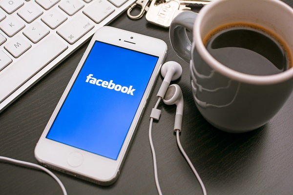 Facebook: le news sul social selezionate solo da algoritmi